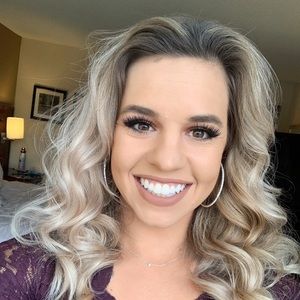 Meet your Posher, Alexandra